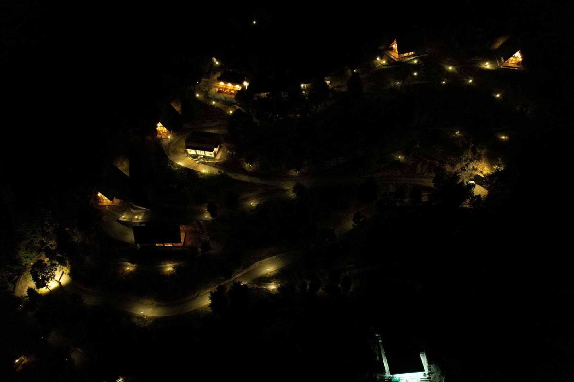 Amã Stays & Trails Godhuli Timur, Naukuchiatal Nainital Exterior photo